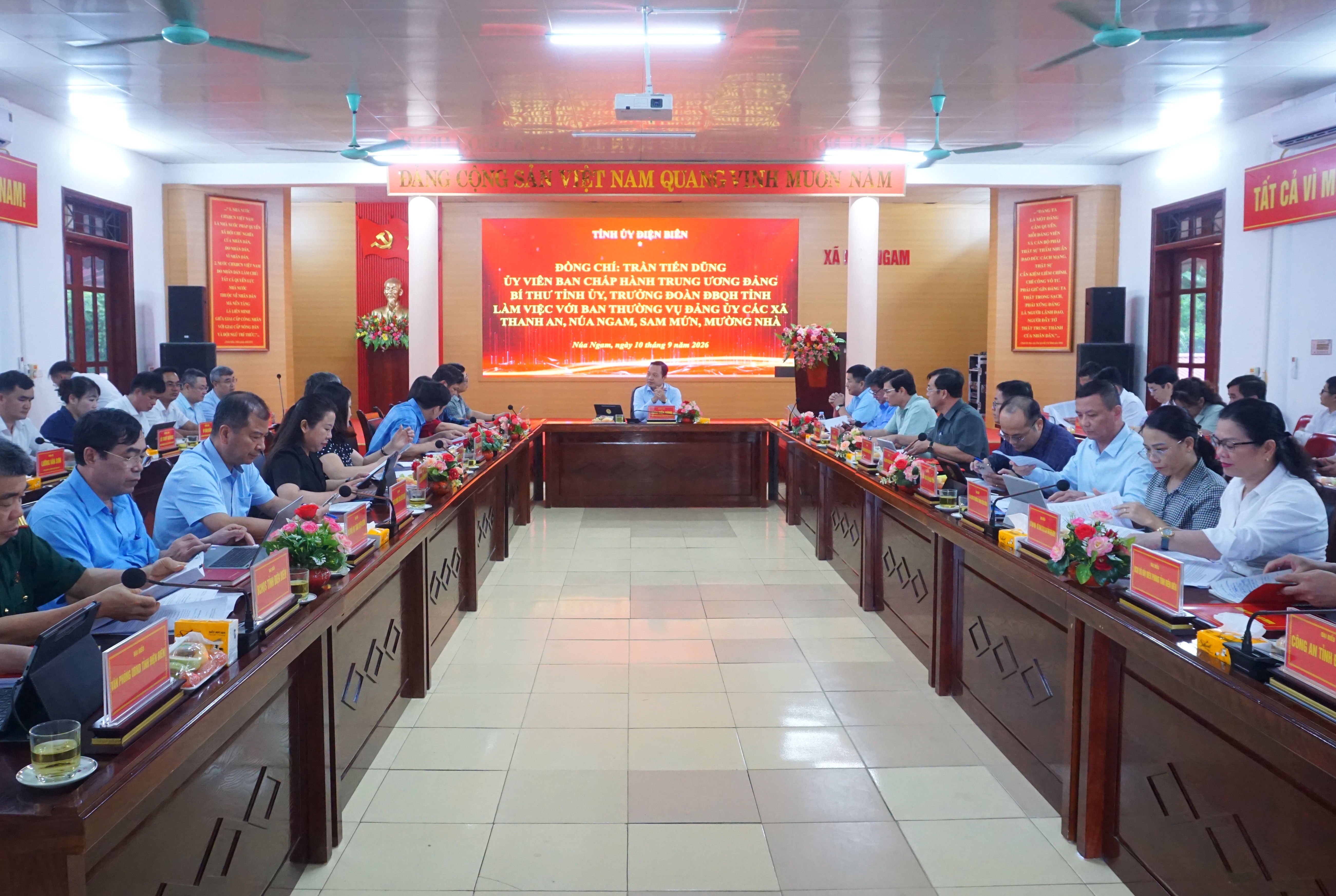Tỉnh ủy Điện Biên làm việc với Ban Thường vụ Đảng ủy các xã Núa Ngam, Thanh An, Sam Mứn, Mường Nhà