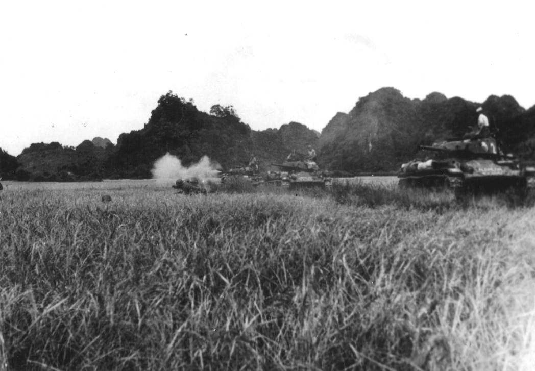 French_M24s_atr_Dien_Bien_Phu.jpg